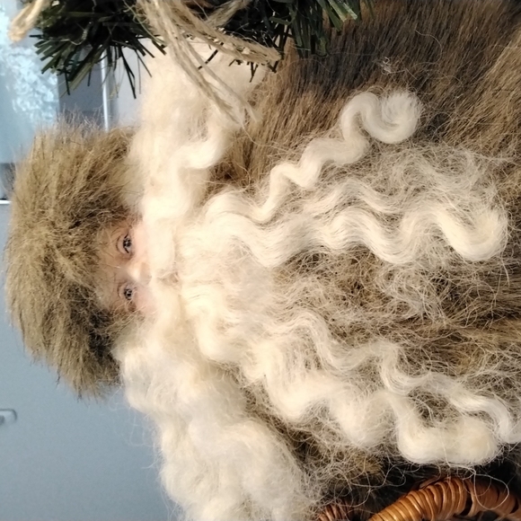 18" Mountain Man Santa - Picture 7 of 8